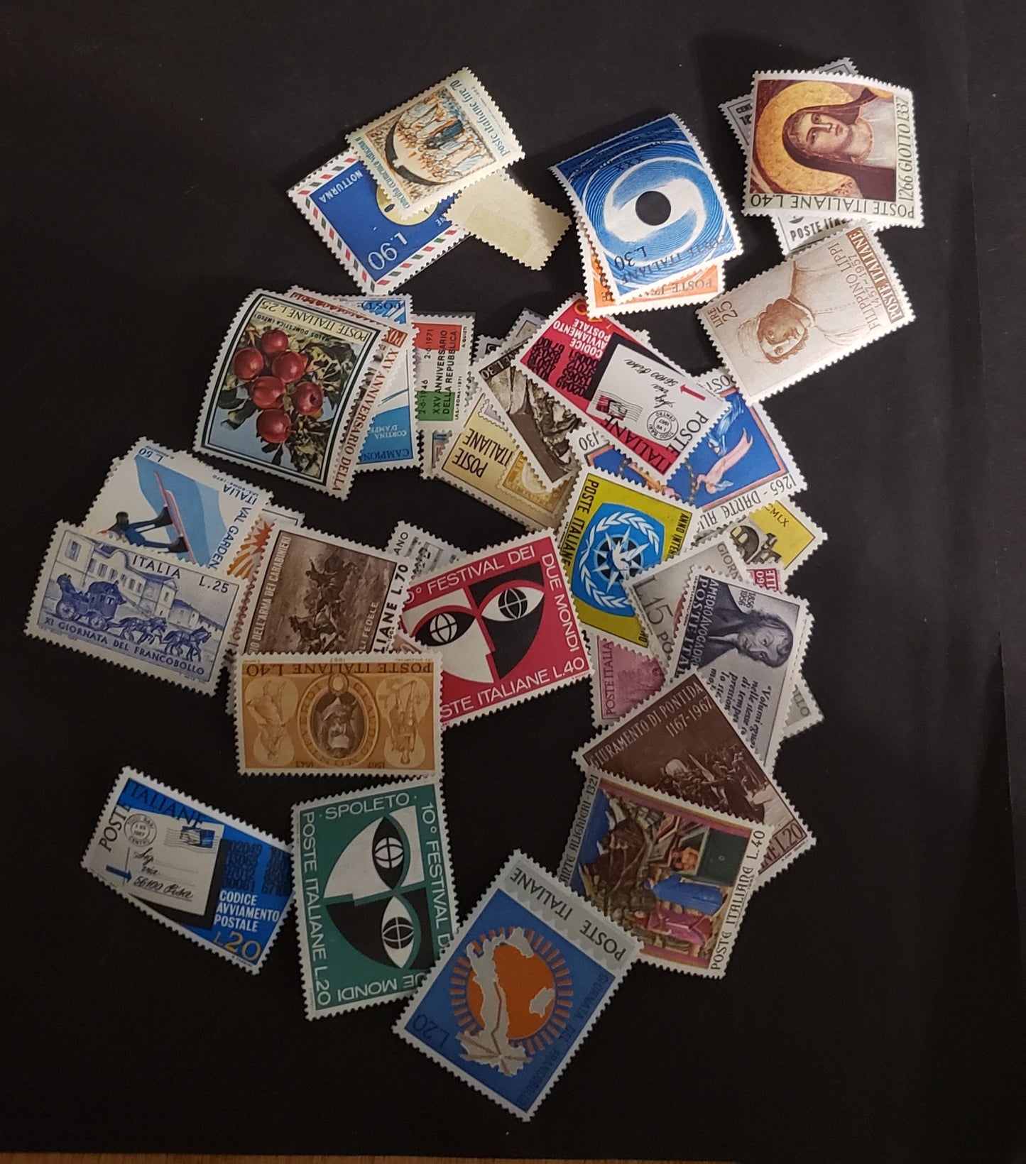 Lot 124 Italy SC# , 1956-1969 Commemoratives, 500-600 VFOG/NH Singles, Moderate Duplication, Variety of Paper Fluorescences