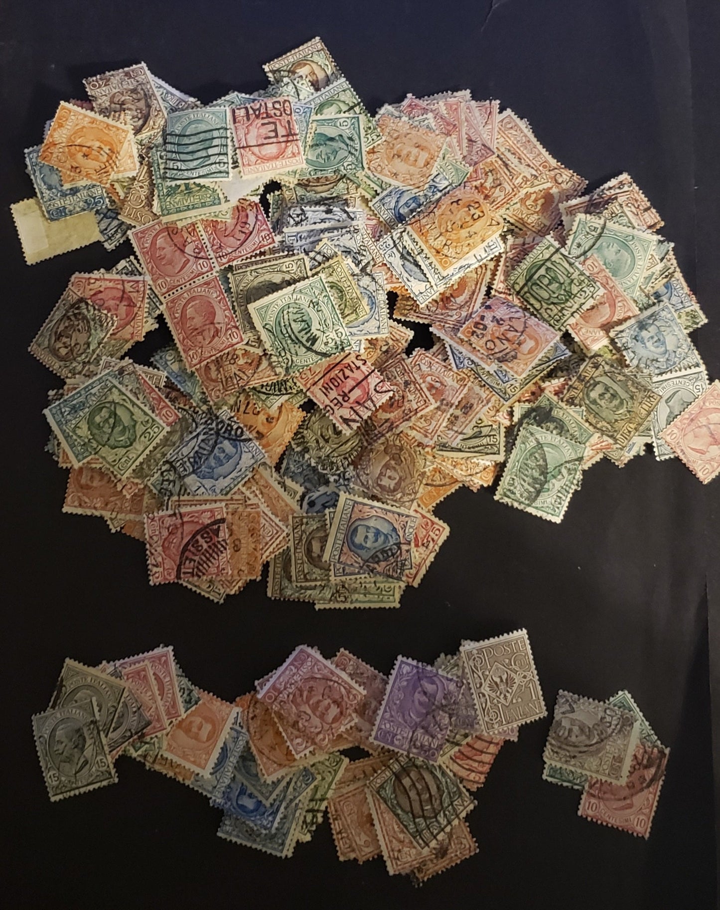 Lot 260 Italy SC#76-82, 84, 86-89 1901-1926 Arms & Victor Emmanuel Keyplate Issue, 250-300 VG-VF Used Singles In a Small Glassine Envelope, Unchecked For Inverted Wmks, Plate Flaws & Shades, Typical Centering & Some Small Faults On Some, Ideal For Study