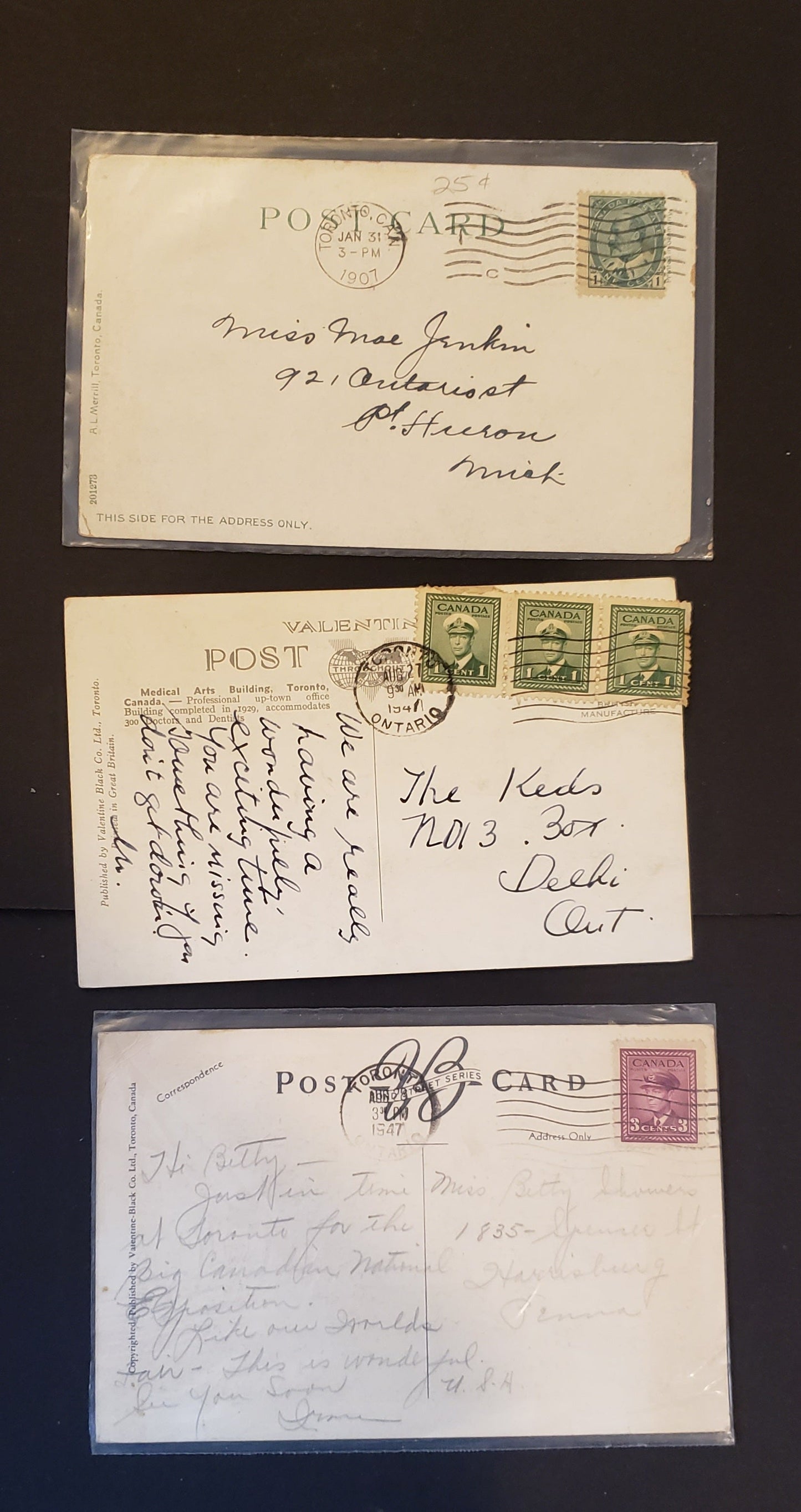 Group Of 10 Canadian Postcards Featuring Scenes Of Toronto, Ontario. Including High Park And Union Station. Our Estimated Value Is $10.