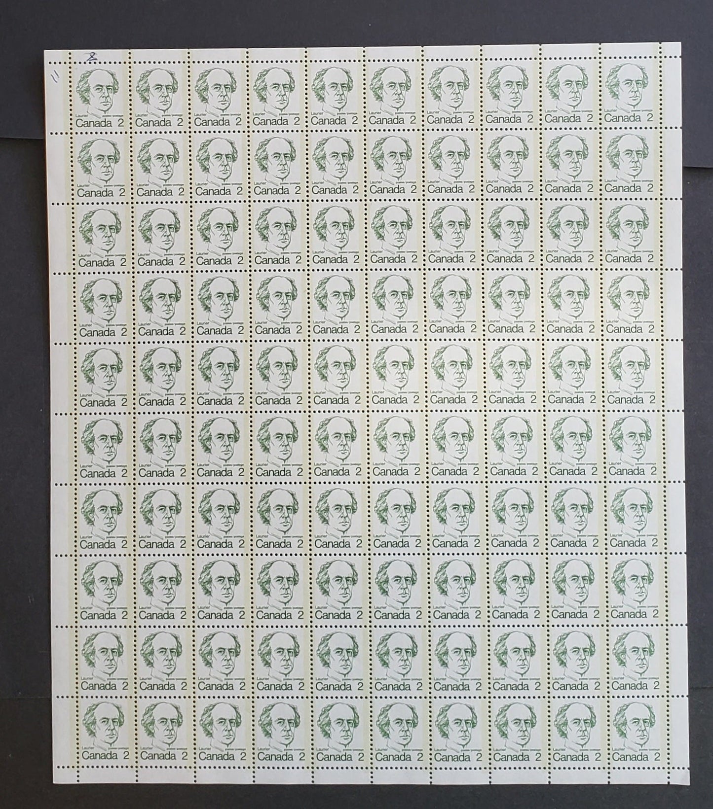 Canada #587vi 2c Green Laurier, 1973-1976 Caricature Definitives Issue, A FNH Full Field Stock Sheet Of 100 On High Fluorescent, Smooth Paper With Moderate ,Yellowish Cream Coloured Tagging Bars