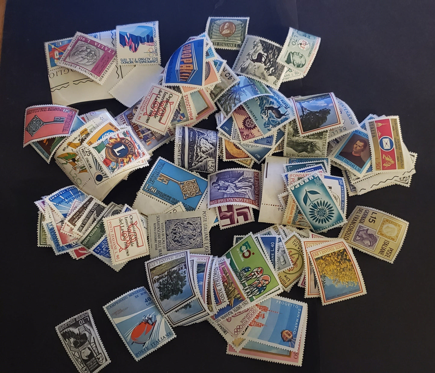 Lot 124 Italy SC#  , 1956-1969 Commemoratives, 500-600 VFOG/NH Singles, Moderate Duplication, Variety of Paper Fluorescences