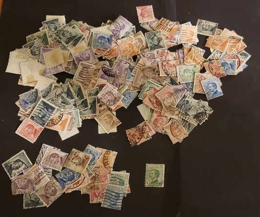 Lot 262 Italy SC#93/129 15c-60c 1906-1916 Victor Emmanuel Definitive Issue, 250-300 VG-VF Used Singles In a Small Glassine Envelope, Unchecked For Inverted Wmks, Plate Flaws & Shades, Typical Centering & Some Small Faults On Some, Ideal For Study