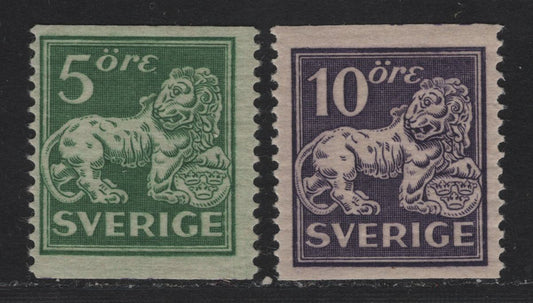 Lot 53 Sweden SC#132, 134 (Facit #143Ea, 145Ea) 5o - 10o Yellowish Green - Ultramarine Violet Lion, 1920 Standing Lion Issue, 2 F/VFOG Singles, Paper Az (Thinner Light Rose Tinted), Perf 13 Vertical, Unwatermarked, Both Type 1.