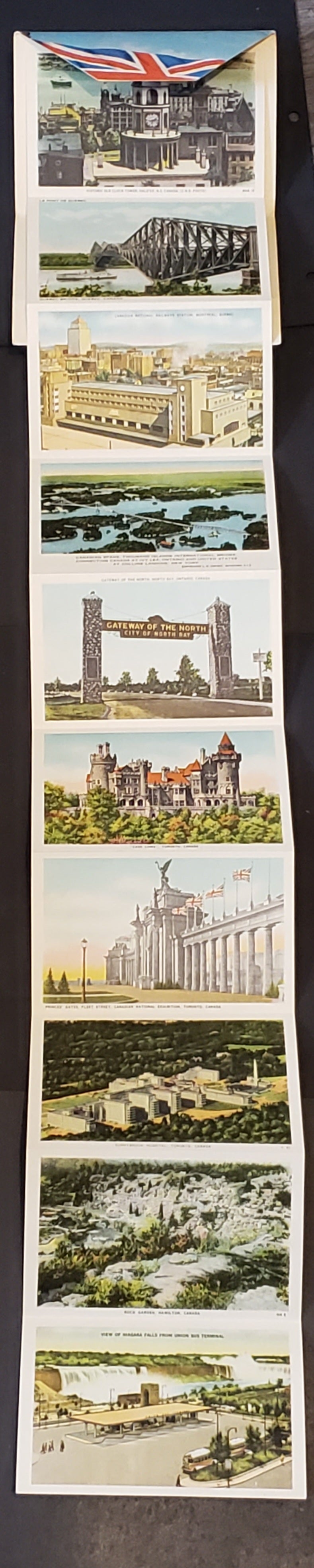 Group Of 2 Canadian Sovenir Folders Featuring Scenes Of Ontario, And Of The Provinces Of Canada. Our Estimated Value Is $10.