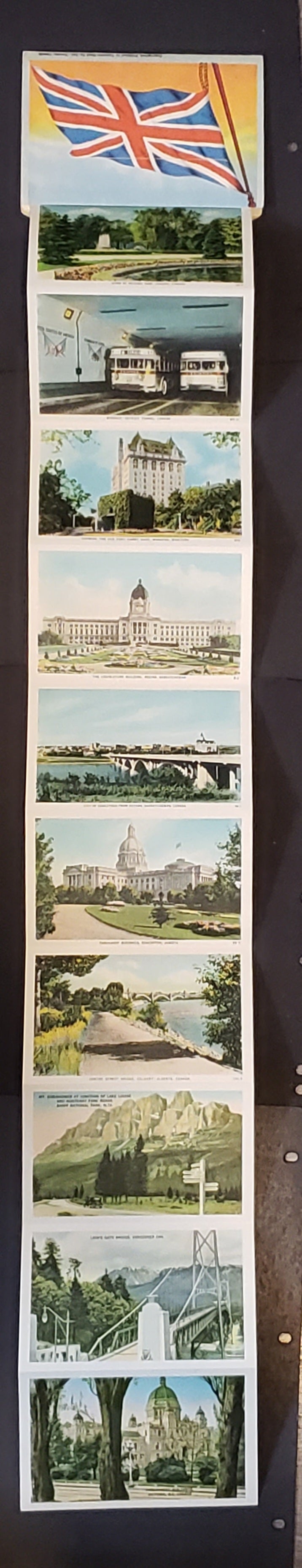 Group Of 2 Canadian Sovenir Folders Featuring Scenes Of Ontario, And Of The Provinces Of Canada. Our Estimated Value Is $10.