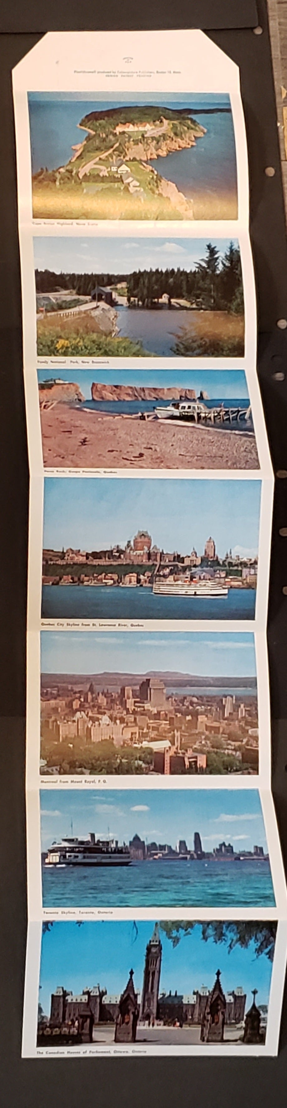 Group Of 2 Canadian Sovenir Folders Featuring Scenes Of Ontario, And Of The Provinces Of Canada. Our Estimated Value Is $10.