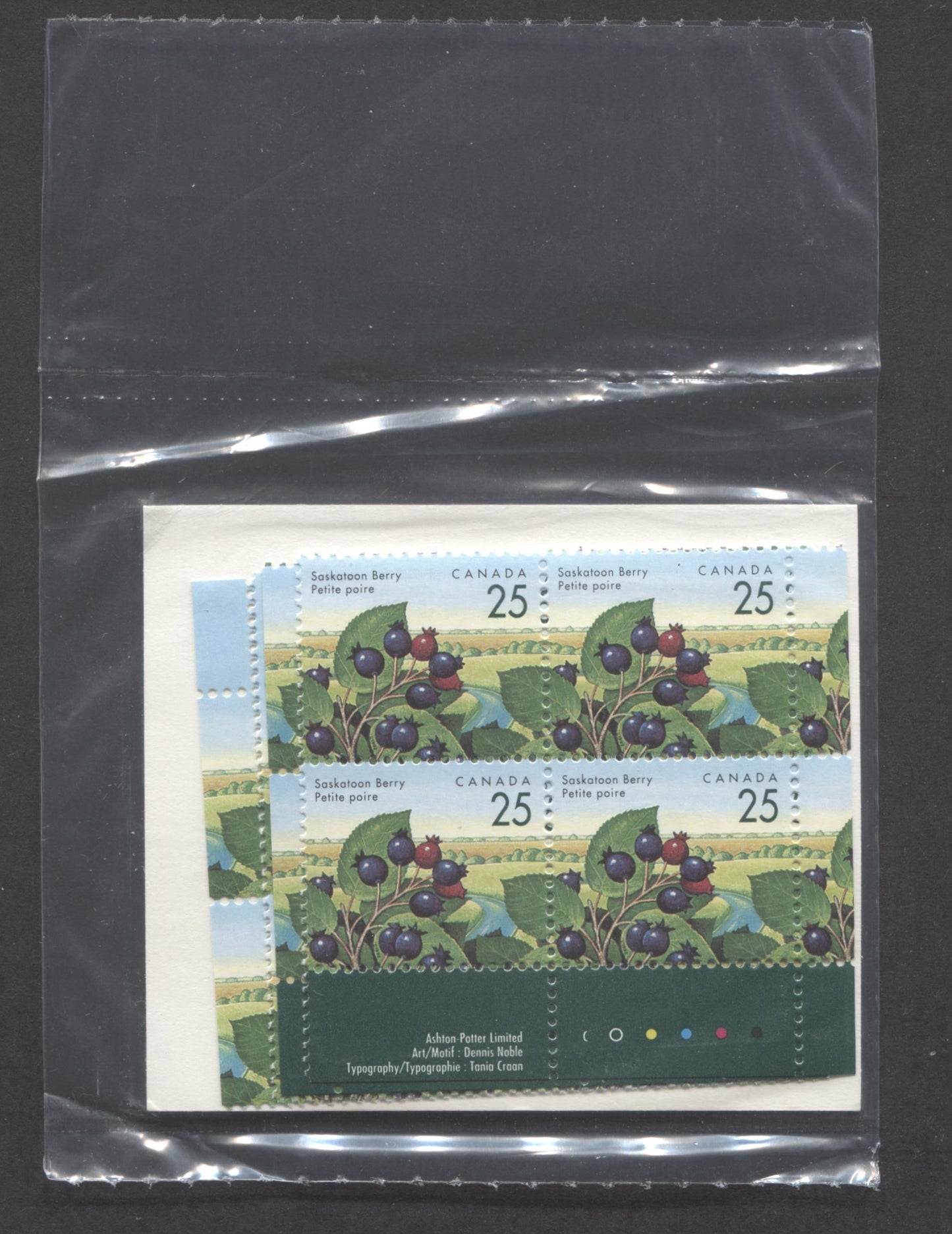 Lot 26 Canada #1355 25c Multicoloured 1992 - 1998 Edible Berries Definitive Issue, Canada Post Sealed Pack of Inscription Blocks, Ashton Potter Canada Printing On DF CPP Paper, With DF Type 5B Insert Card, VFNH, Unitrade Cat. $17.5