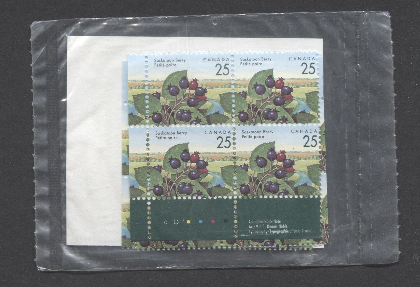 Lot 27 Canada #1355ii 25c Multicoloured 1992 - 1998 Edible Berries Definitive Issue, Canada Post Sealed Pack of Inscription Blocks, CBN Printing On DF CPP Paper, With HB Type 6A Insert Card, VFNH, Unitrade Cat. $17.5