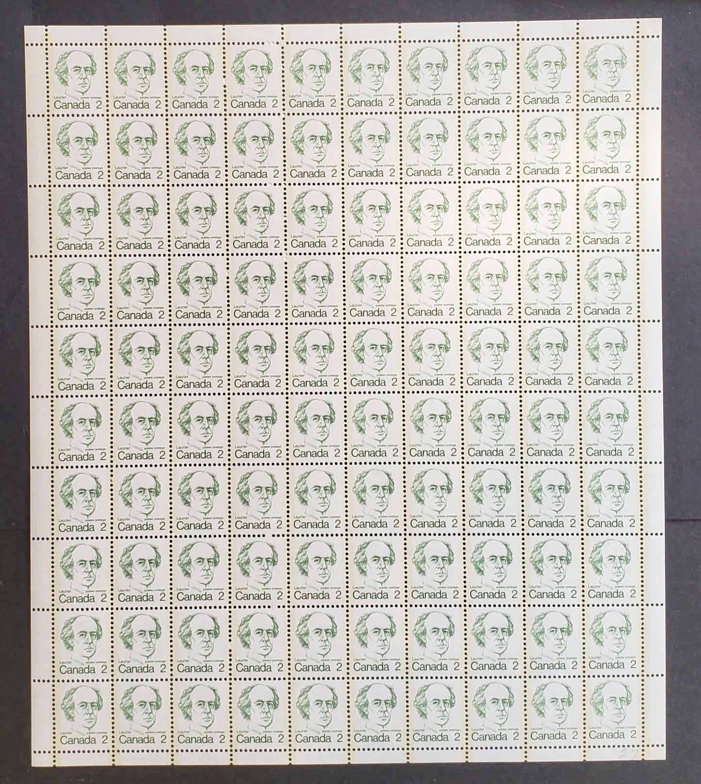 Canada #587iii 2c Green Laurier, 1973-1976 Caricature Definitives Issue, A VFNH Full Field Stock Sheet Of 100 On DF/DF Paper With Light Yellowish Cream Tagging