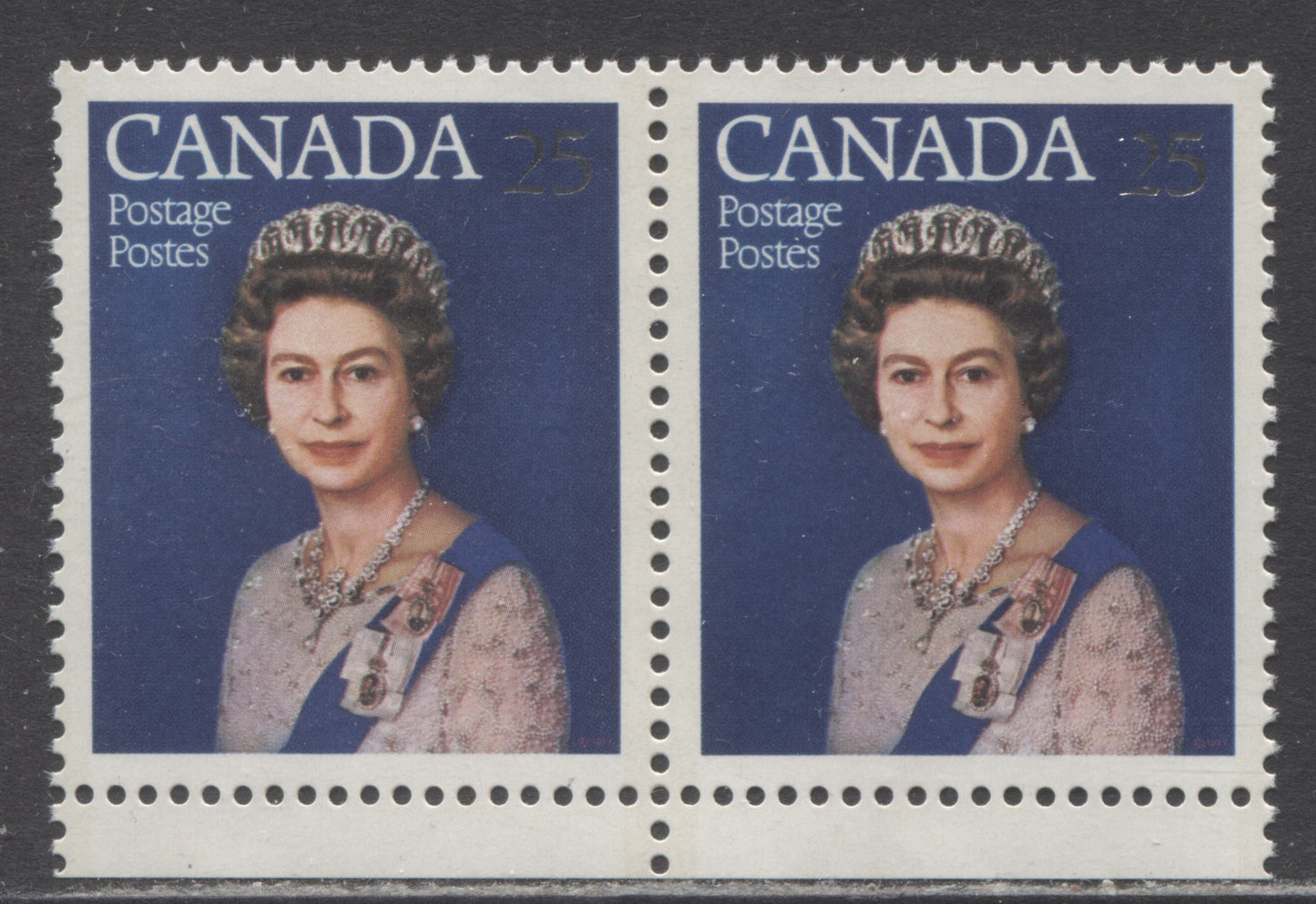 Lot 43 Canada #704iivar 25c Silver & Multicolored Queen Elizabeth II, 1977 Silver Jubilee Issue, A VFNH Pair With Damaged '2' & Dropped '25' On DF-fl Paper