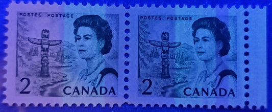 Lot #67 Canada #455pT1a 2c Deep Bright Green Pacific Coast Totem Pole, 1967-1973 Centennial Issue, a VFNH Right Sheet Margin Pair, Showing W2aC Tagging Error, 2 Bars on Right Stamp, NF Paper, Perf. 11.95 x 11.9, 15 & 1.5 mm Spacing Between Bars